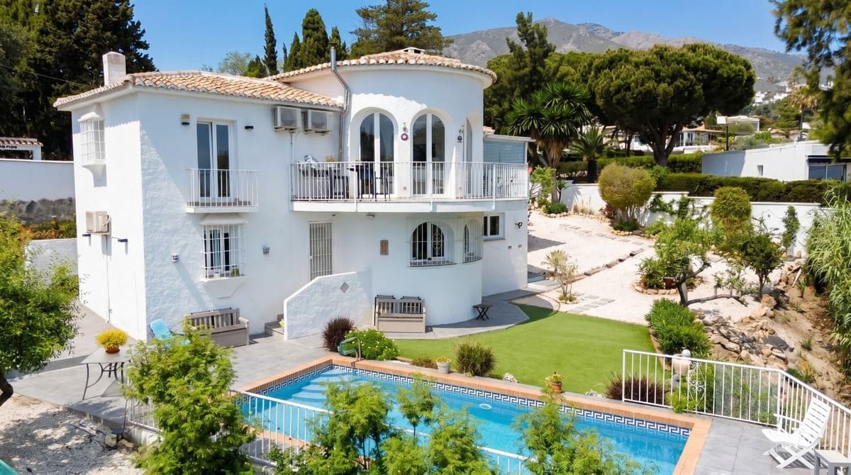 3 bedroom Villa for sale in Mijas with pool garage - € 825,000 (Ref: 9802710)