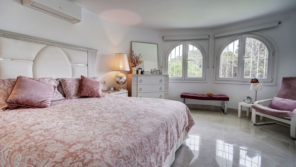 3 bedroom Villa for sale in Mijas with pool garage - € 825,000 (Ref: 9802710)