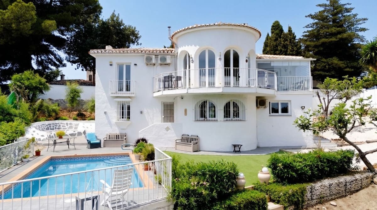 3 bedroom Villa for sale in Mijas with pool garage - € 825,000 (Ref: 9802710)