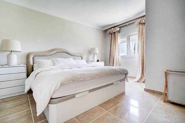 2 soveværelse Lejlighed til salg i La Cala de Mijas, Mijas med swimmingpool garage - € 549.950 (Ref: 9804862)