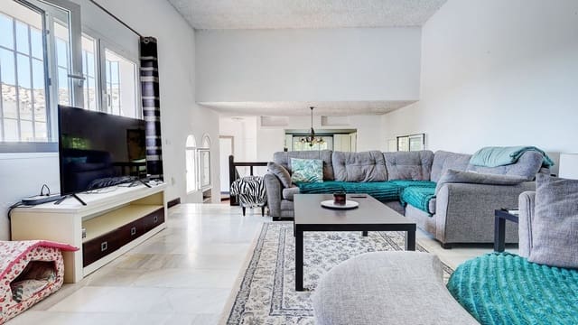 4 soveværelse Villa til salg i La Sierrezuela, Mijas med swimmingpool - € 750.000 (Ref: 9832008)