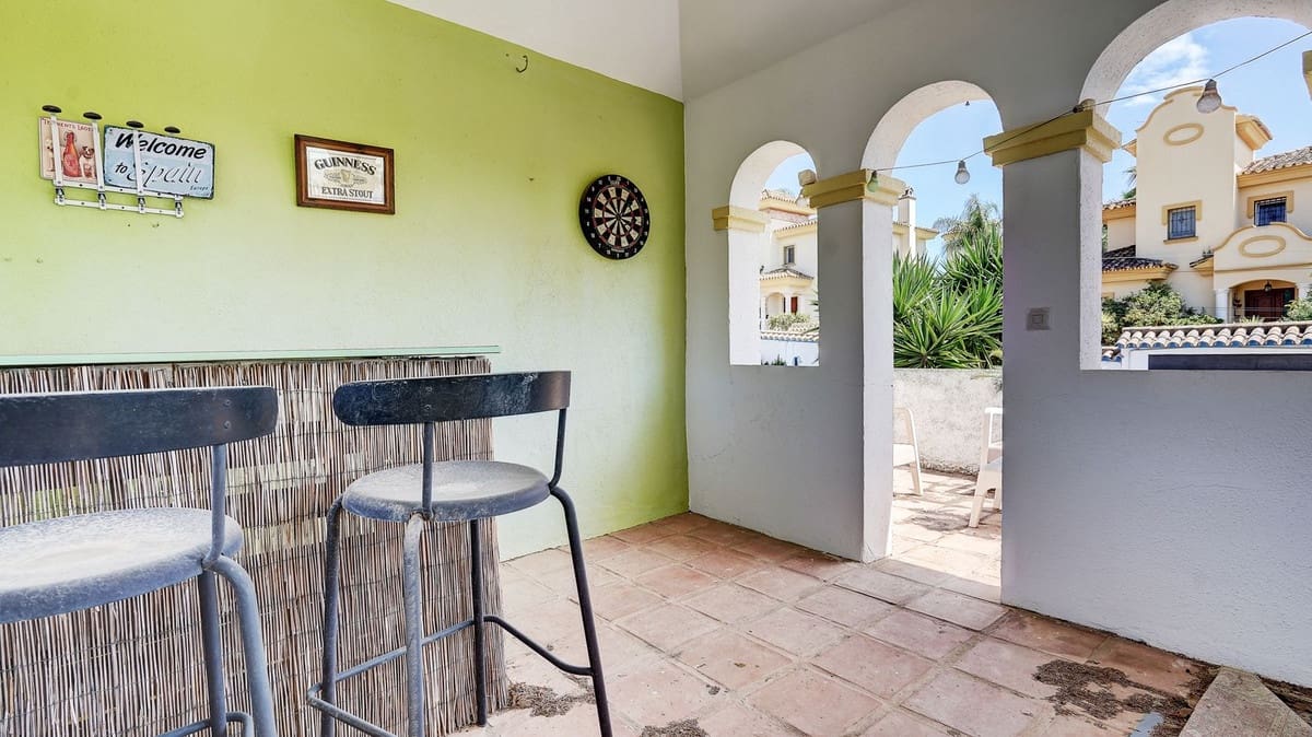 4 bedroom Villa for sale in La Sierrezuela with pool - € 750,000 (Ref: 9832008)