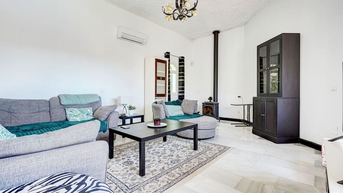 4 bedroom Villa for sale in La Sierrezuela with pool - € 750,000 (Ref: 9832008)