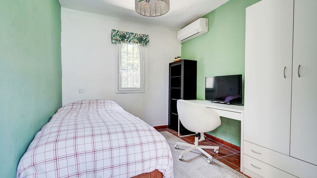 4 bedroom Villa for sale in La Sierrezuela with pool - € 750,000 (Ref: 9832008)