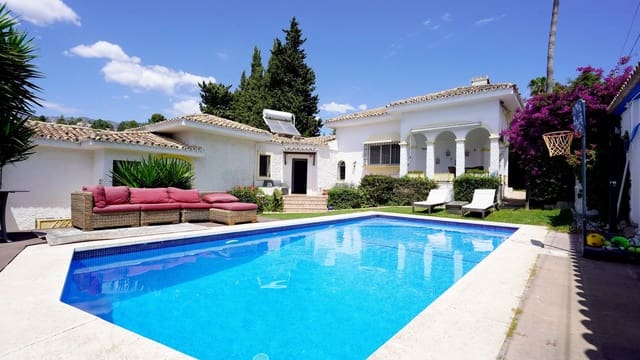 4 soveværelse Villa til salg i La Sierrezuela, Mijas med swimmingpool - € 750.000 (Ref: 9832008)
