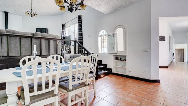 4 soveværelse Villa til salg i La Sierrezuela, Mijas med swimmingpool - € 750.000 (Ref: 9832008)