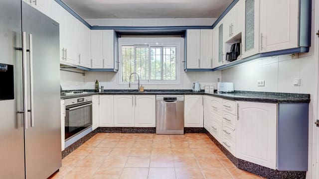 4 soveværelse Villa til salg i La Sierrezuela, Mijas med swimmingpool - € 750.000 (Ref: 9832008)