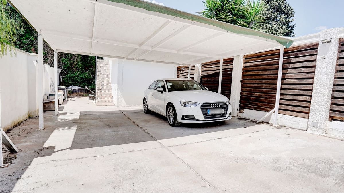 4 bedroom Villa for sale in La Sierrezuela with pool - € 750,000 (Ref: 9832008)