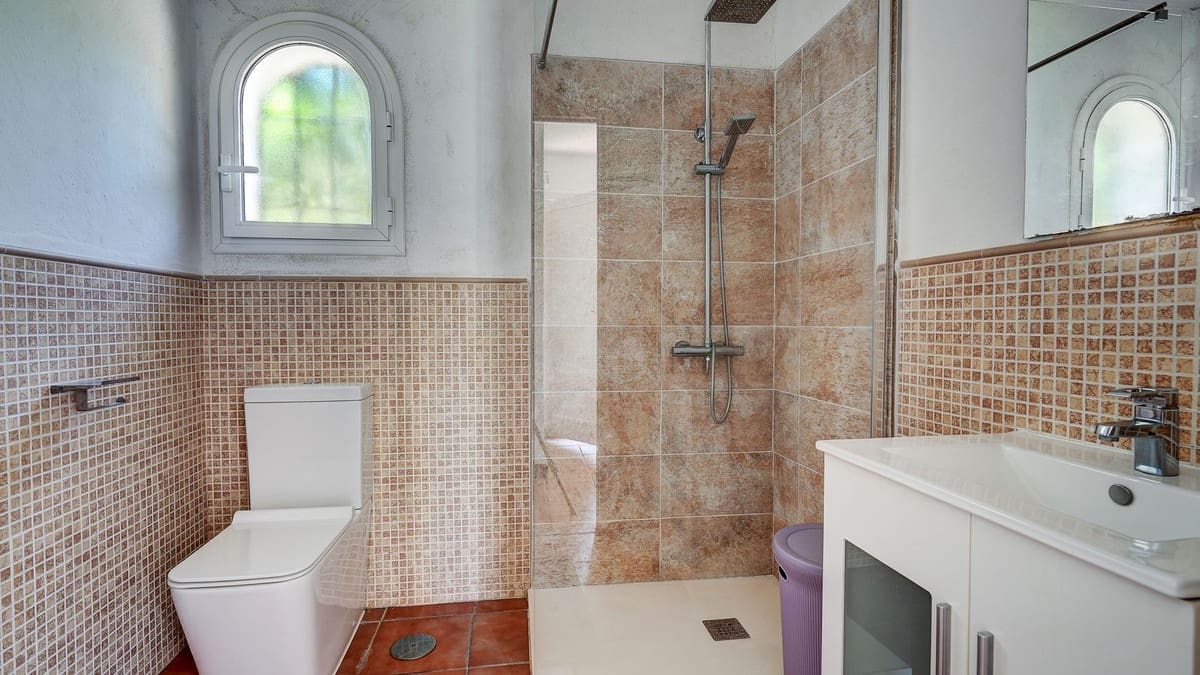 4 bedroom Villa for sale in La Sierrezuela with pool - € 750,000 (Ref: 9832008)
