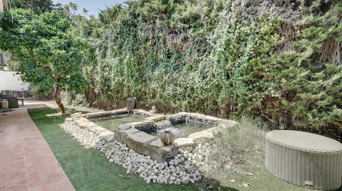 4 bedroom Villa for sale in La Sierrezuela with pool - € 750,000 (Ref: 9832008)