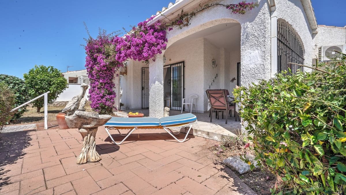 3 soverom Villa til salgs i Calypso med garasje - € 449 995 (Ref: 9841431)