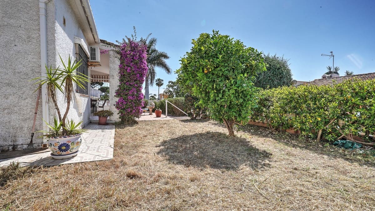 3 soverom Villa til salgs i Calypso med garasje - € 449 995 (Ref: 9841431)