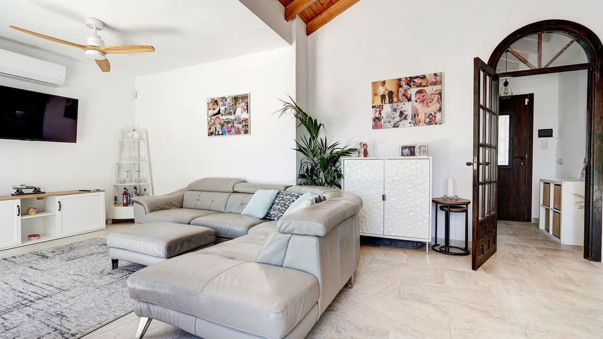 4 soverom Villa til salgs i Calahonda med svømmebasseng garasje - € 1 049 995 (Ref: 9850599)