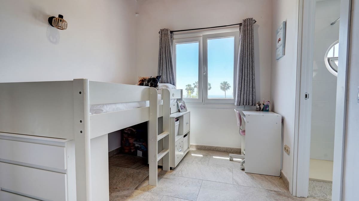4 soverom Villa til salgs i Calahonda med svømmebasseng garasje - € 1 049 995 (Ref: 9850599)
