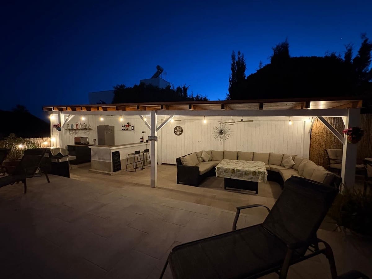 4 soverom Villa til salgs i Calahonda med svømmebasseng garasje - € 1 049 995 (Ref: 9850599)