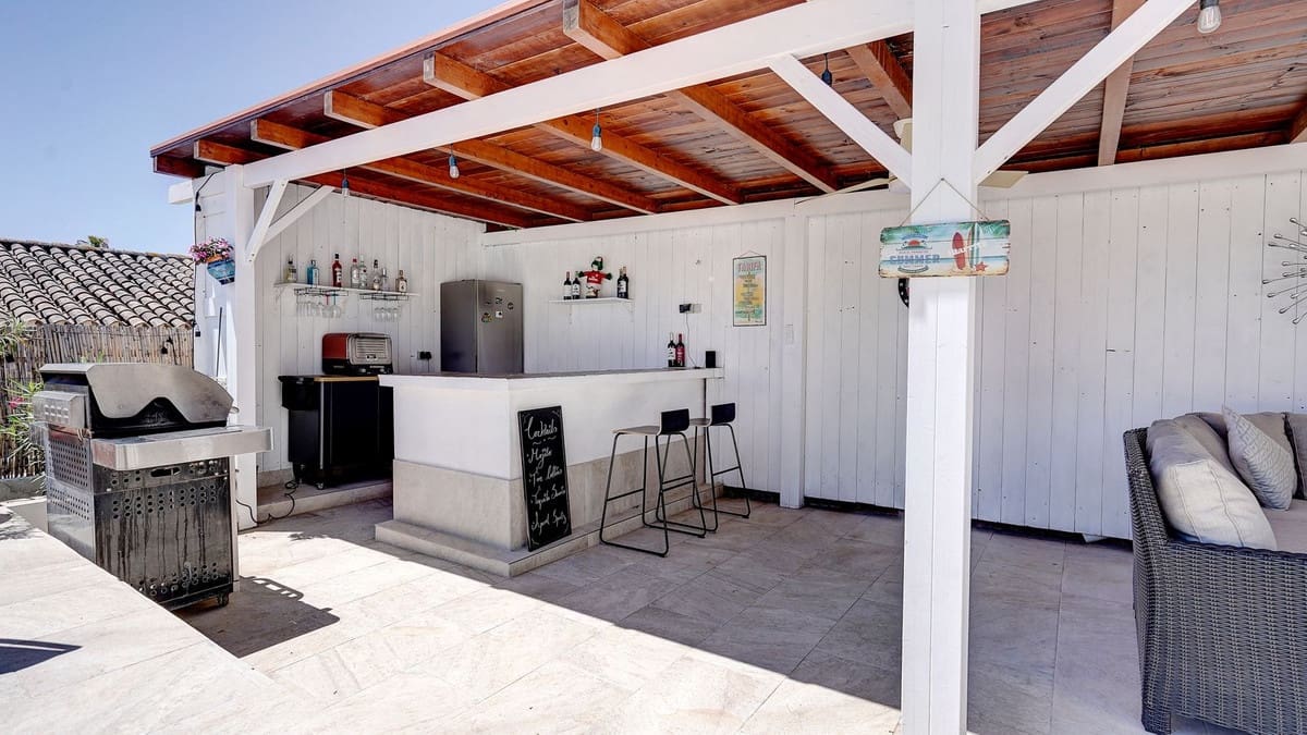 4 soverom Villa til salgs i Calahonda med svømmebasseng garasje - € 1 049 995 (Ref: 9850599)