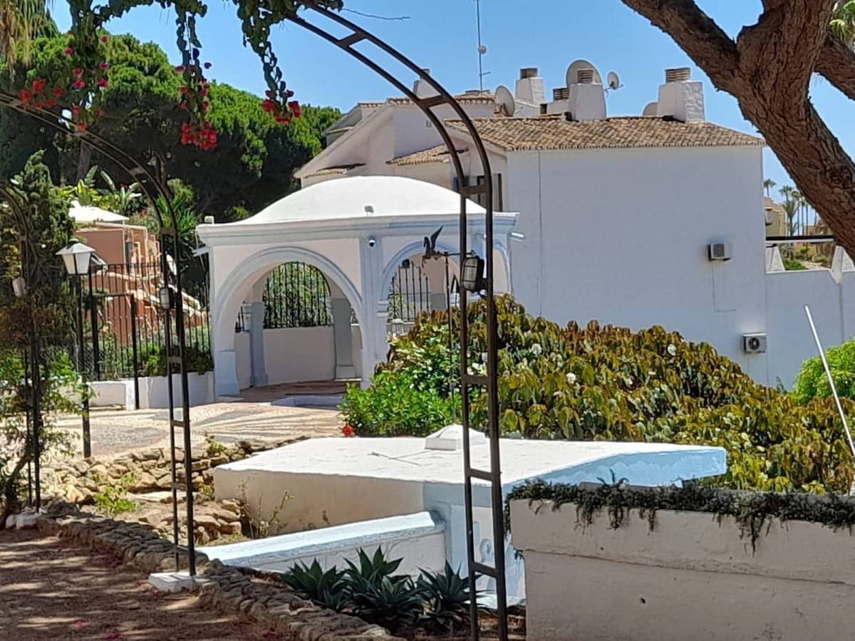 1 quarto Apartamento para venda em Calahonda com piscina garagem - 295 000 € (Ref: 9858566)