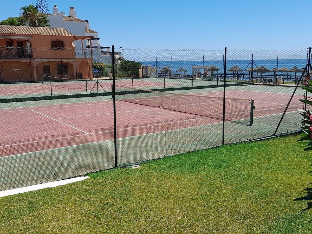 1 quarto Apartamento para venda em Calahonda com piscina garagem - 295 000 € (Ref: 9858566)