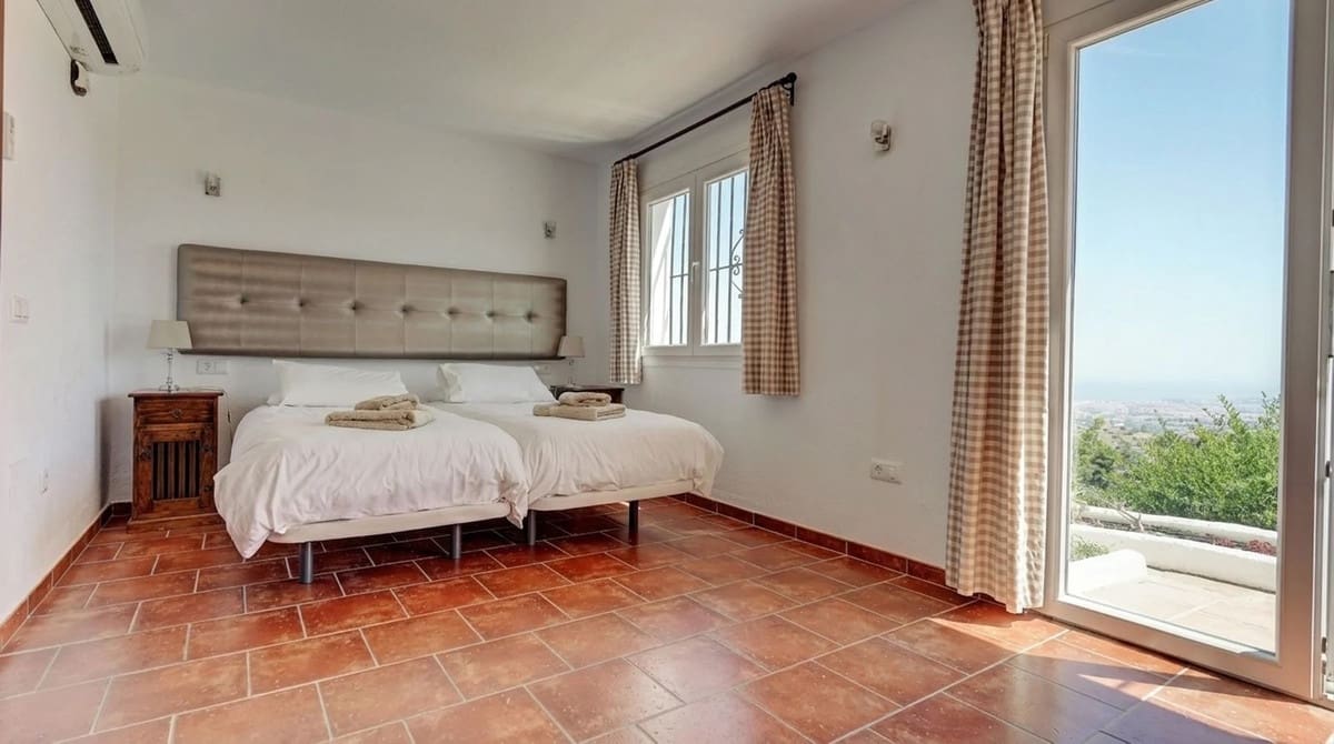 5 soverom Villa til salgs i Mijas med svømmebasseng garasje - € 1 495 000 (Ref: 9893151)