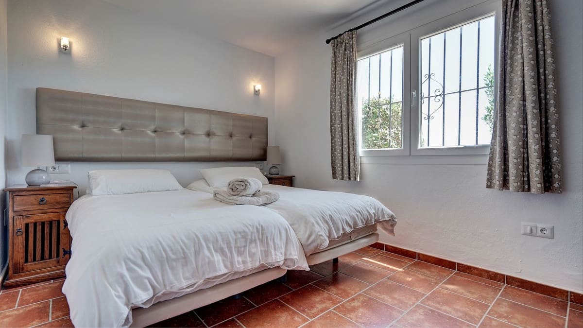 5 soverom Villa til salgs i Mijas med svømmebasseng garasje - € 1 495 000 (Ref: 9893151)