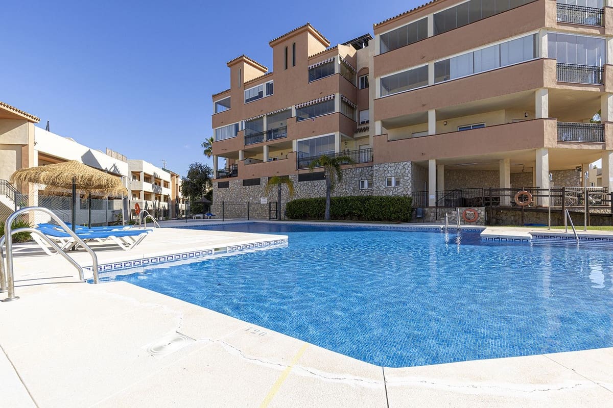 2 soverom Leilighet til salgs i Riviera del Sol med svømmebasseng garasje - € 329 995 (Ref: 9893152)