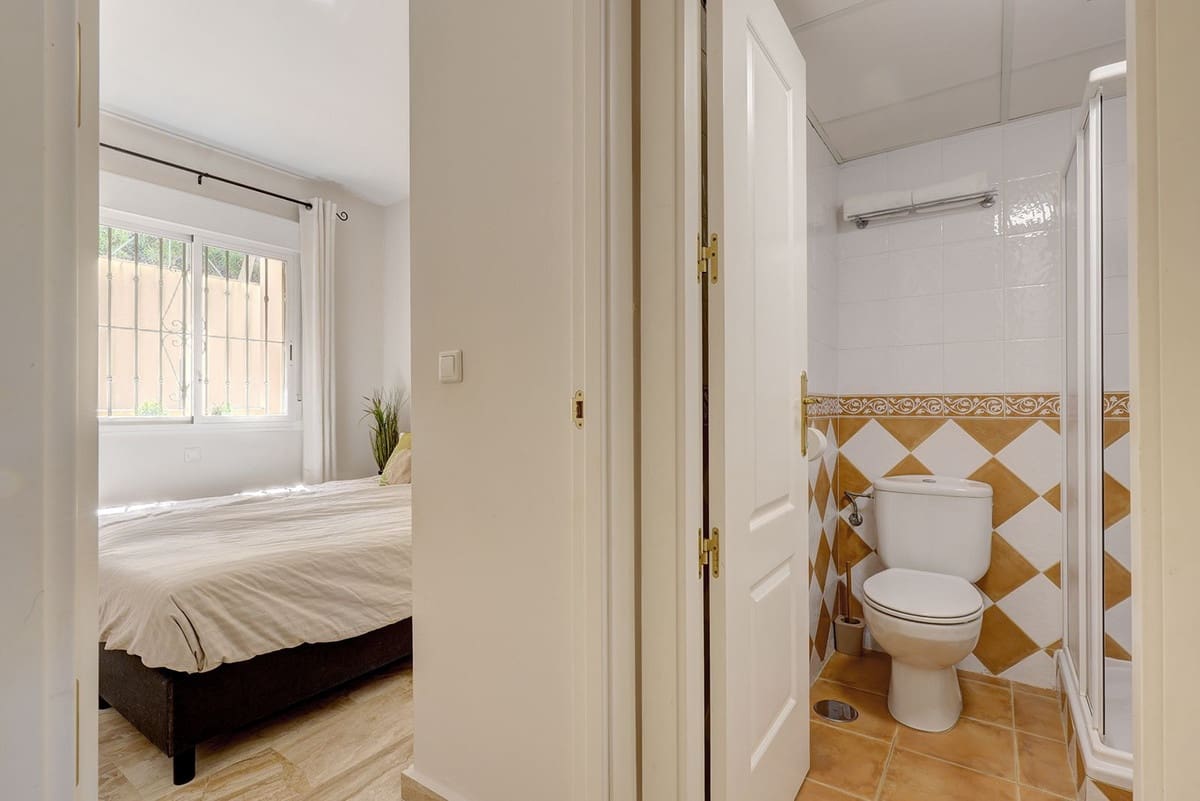 2 soverom Leilighet til salgs i Riviera del Sol med svømmebasseng garasje - € 329 995 (Ref: 9893152)