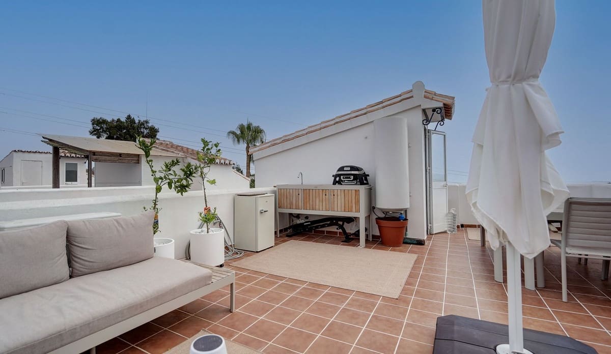 3 bedroom Townhouse for sale in El Chaparral with pool garage - € 599,000 (Ref: 9922887)