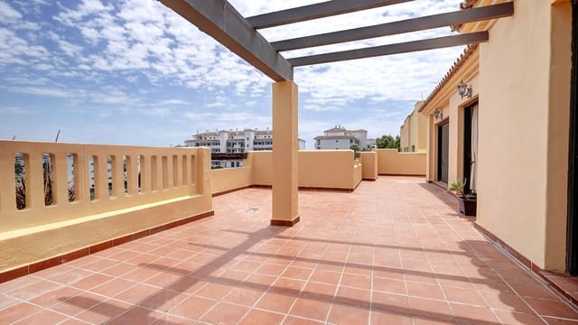 2 soverom Penthouse til salgs i Miraflores, Málaga by med svømmebasseng garasje - € 349 995 (Ref: 9925160)