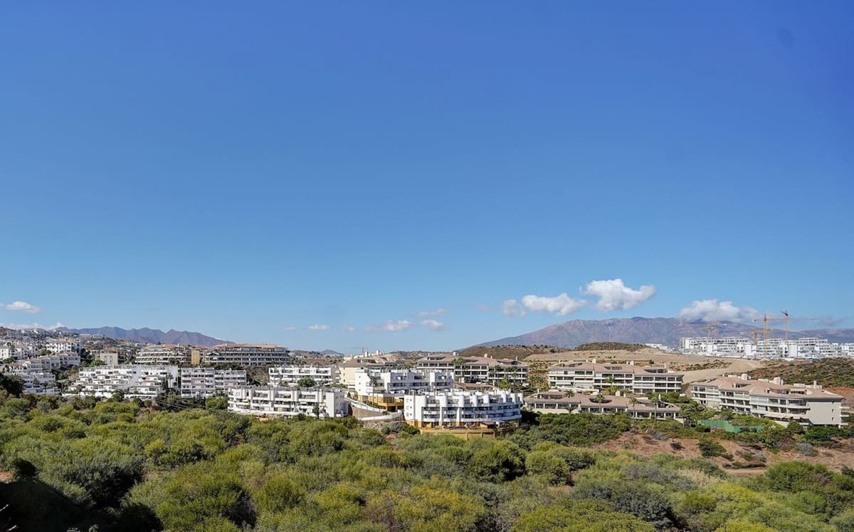 2 bedroom Penthouse for sale in Malaga city with pool garage - € 349,995 (Ref: 9925160)