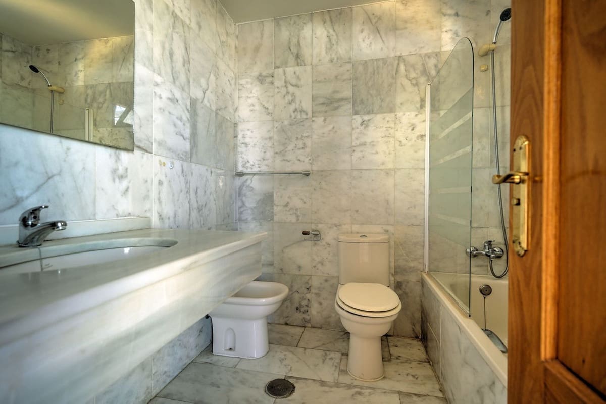 2 bedroom Penthouse for sale in Malaga city with pool garage - € 349,995 (Ref: 9925160)