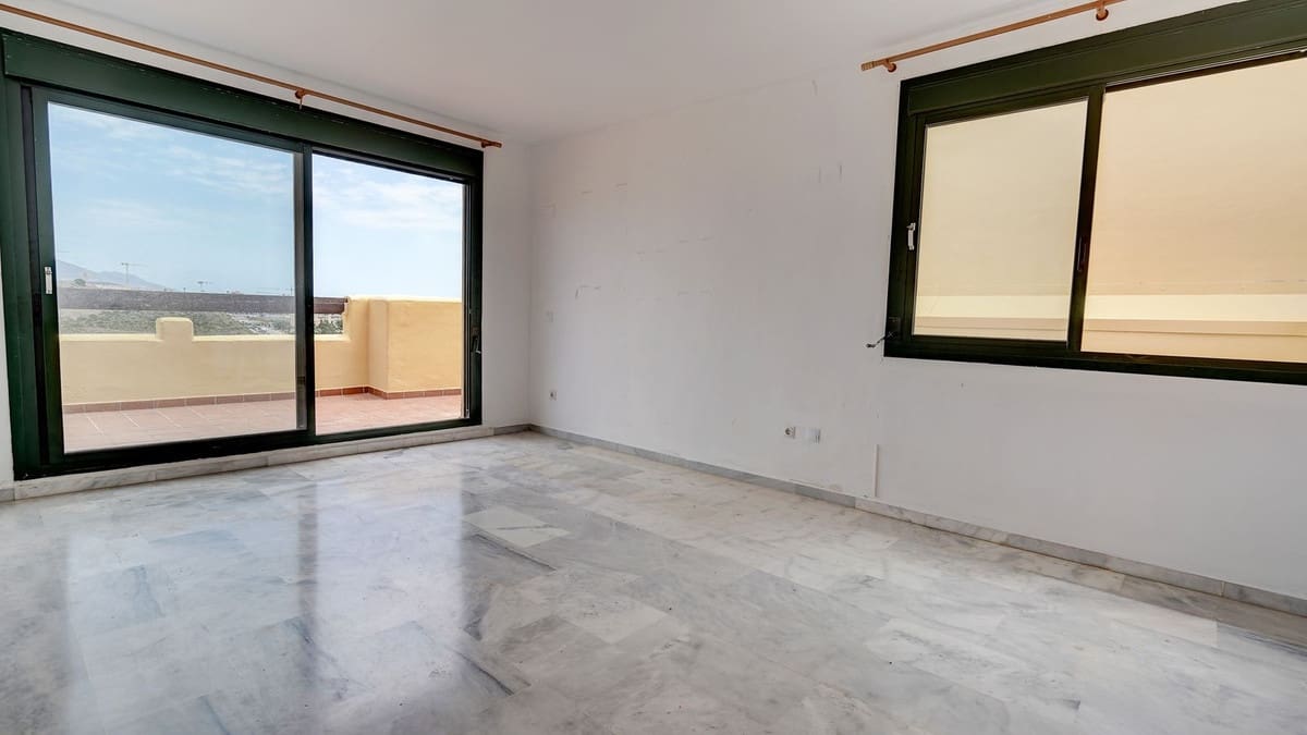 2 bedroom Penthouse for sale in Malaga city with pool garage - € 349,995 (Ref: 9925160)