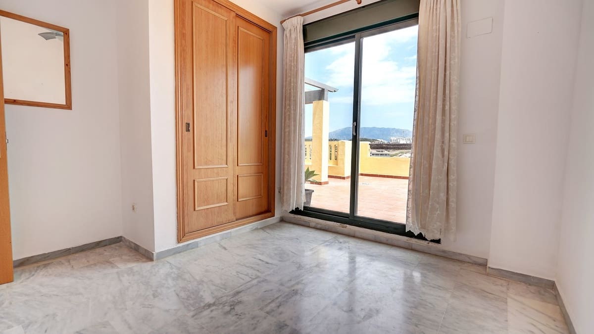 2 bedroom Penthouse for sale in Malaga city with pool garage - € 349,995 (Ref: 9925160)