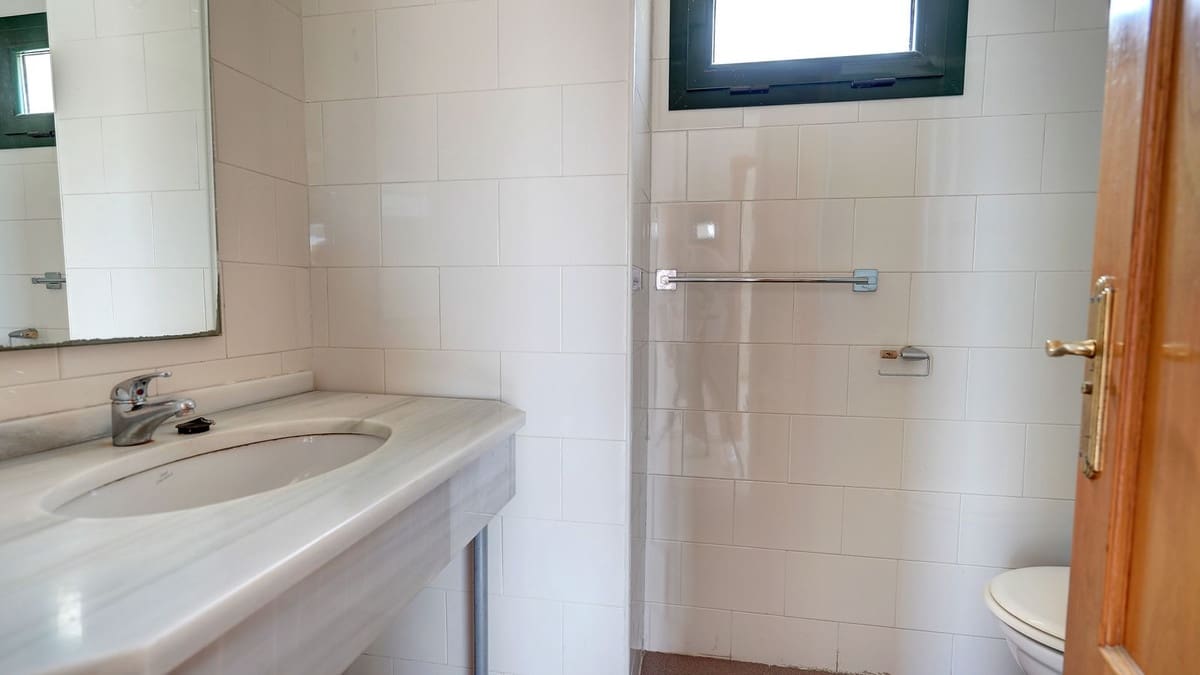 2 bedroom Penthouse for sale in Malaga city with pool garage - € 349,995 (Ref: 9925160)