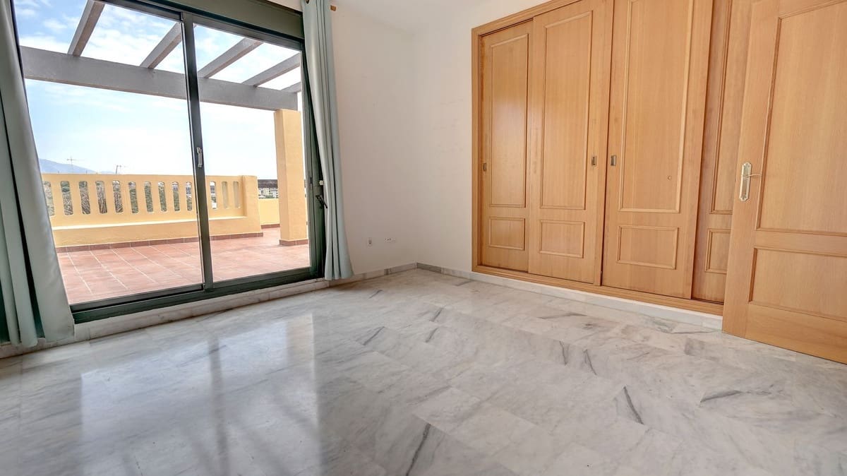2 bedroom Penthouse for sale in Malaga city with pool garage - € 349,995 (Ref: 9925160)