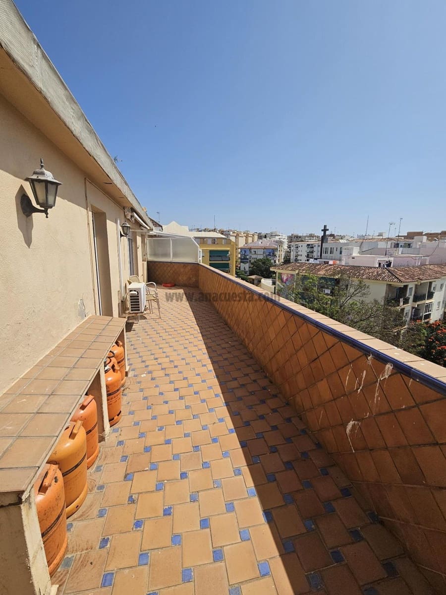 4 sypialnia Penthouse na sprzedaż w Estepona - 615 000 € (Ref: 9234878)