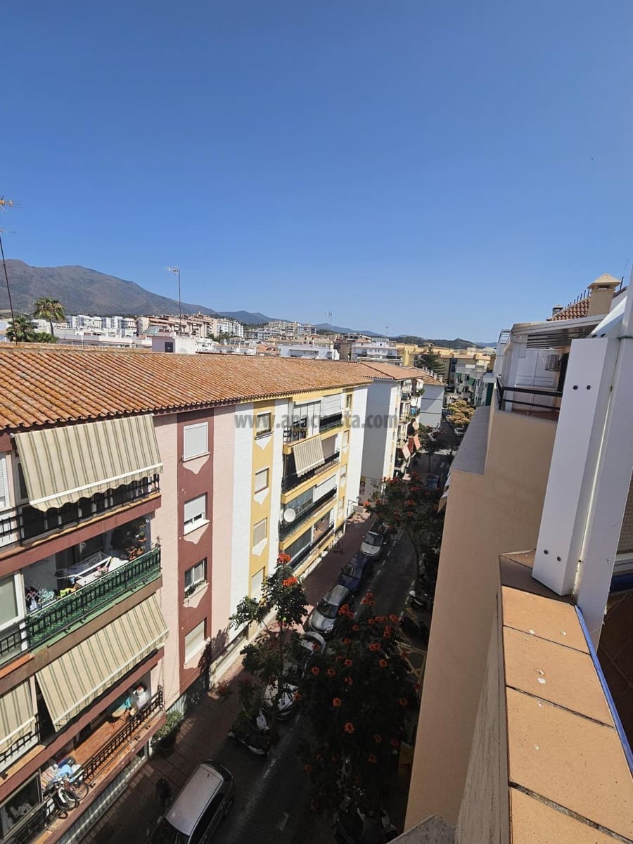 4 sypialnia Penthouse na sprzedaż w Estepona - 615 000 € (Ref: 9234878)