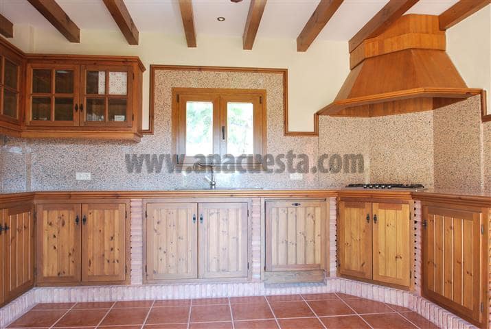 4 soveværelse Villa til salg i New Golden Mile med swimmingpool garage - € 2.500.000 (Ref: 9234879)