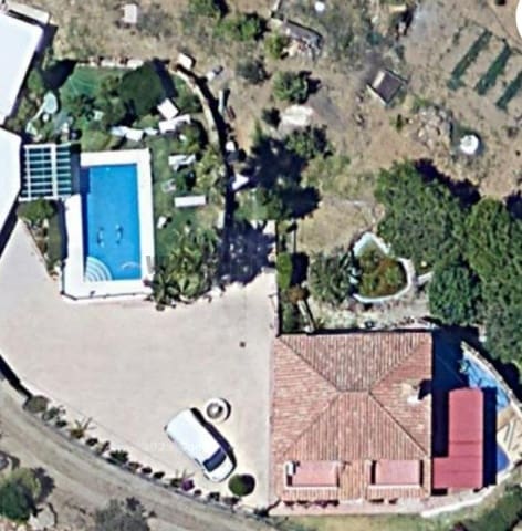 7 bedroom Villa for sale in Guadalobón, Estepona with pool garage - € 1,750,000 (Ref: 9234883)