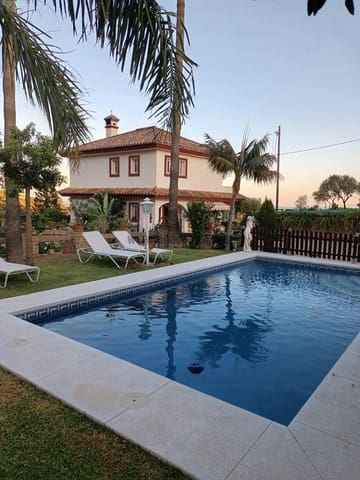 7 bedroom Villa for sale in Guadalobón, Estepona with pool garage - € 1,750,000 (Ref: 9234883)