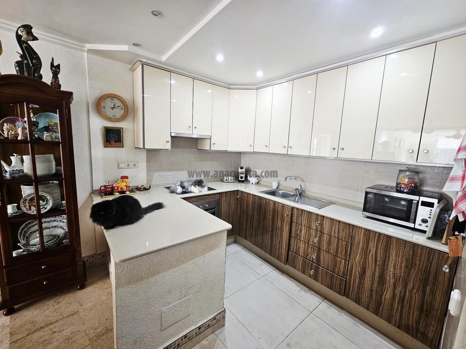 2 bedroom Apartment for sale in Estepona with pool - € 369,000 (Ref: 9377701)