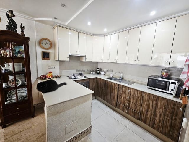 2 bedroom Apartment for sale in Puerto de Estepona, Estepona with pool - € 369,000 (Ref: 9377701)