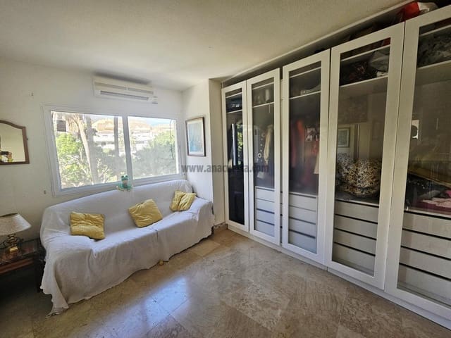 2 bedroom Apartment for sale in Puerto de Estepona, Estepona with pool - € 369,000 (Ref: 9377701)