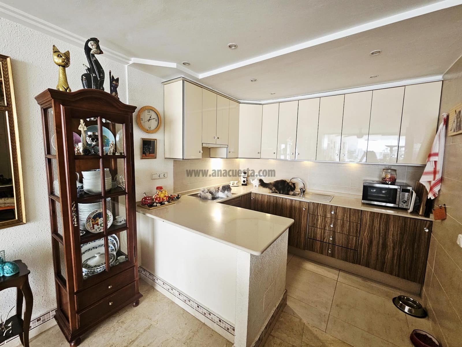 2 bedroom Apartment for sale in Estepona with pool - € 369,000 (Ref: 9377701)