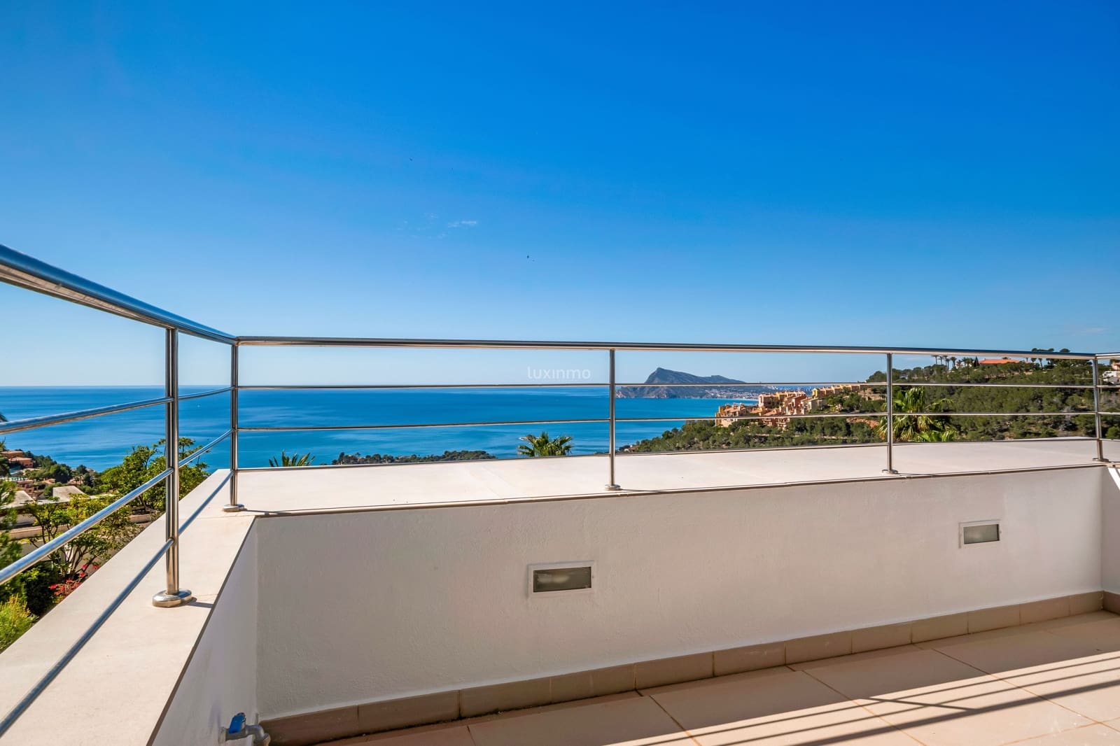4 bedroom Villa for rent in Altea with pool garage - € 3,400 (Ref: 10009778)