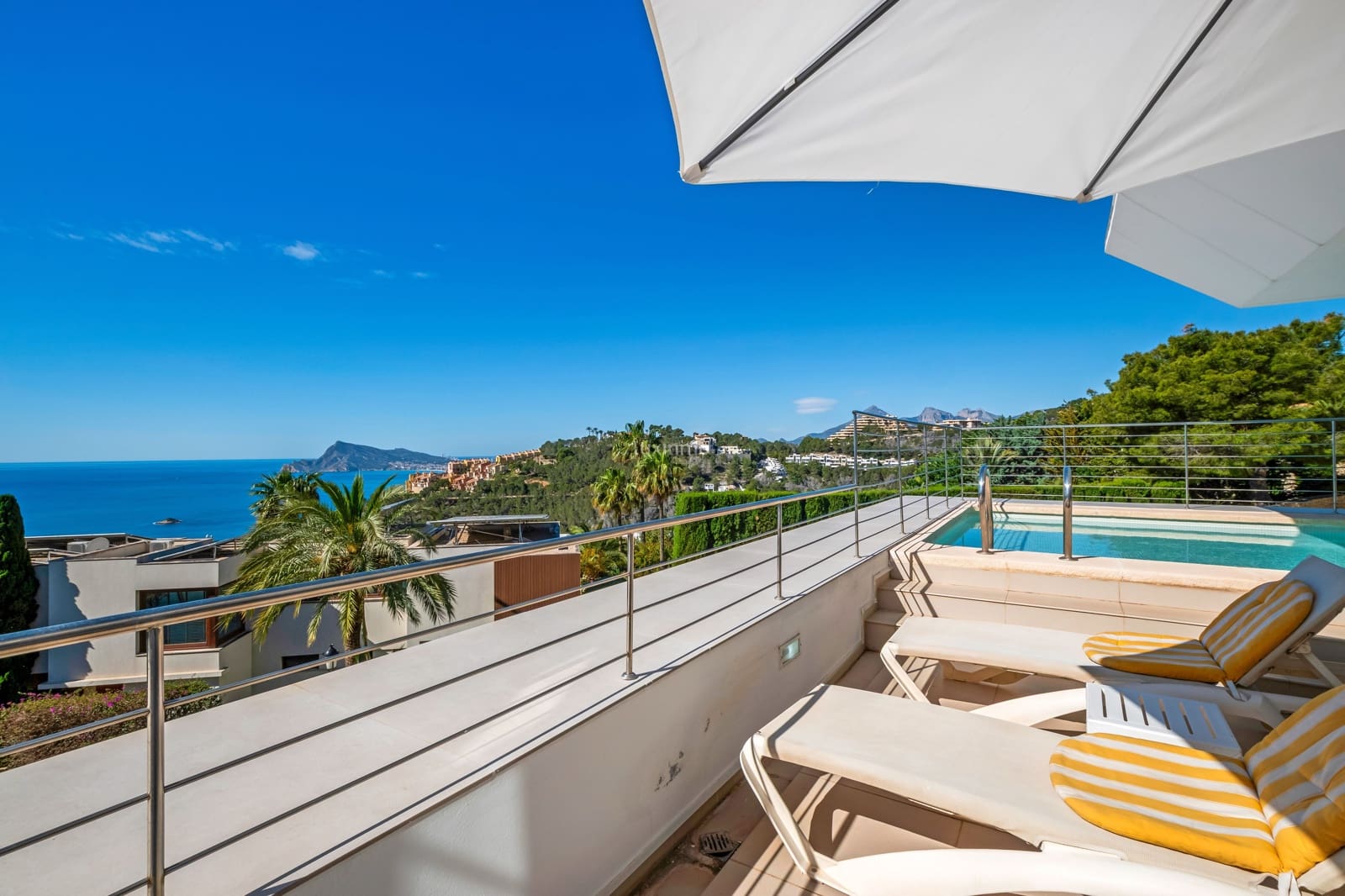 4 bedroom Villa for rent in Altea with pool garage - € 3,400 (Ref: 10009778)