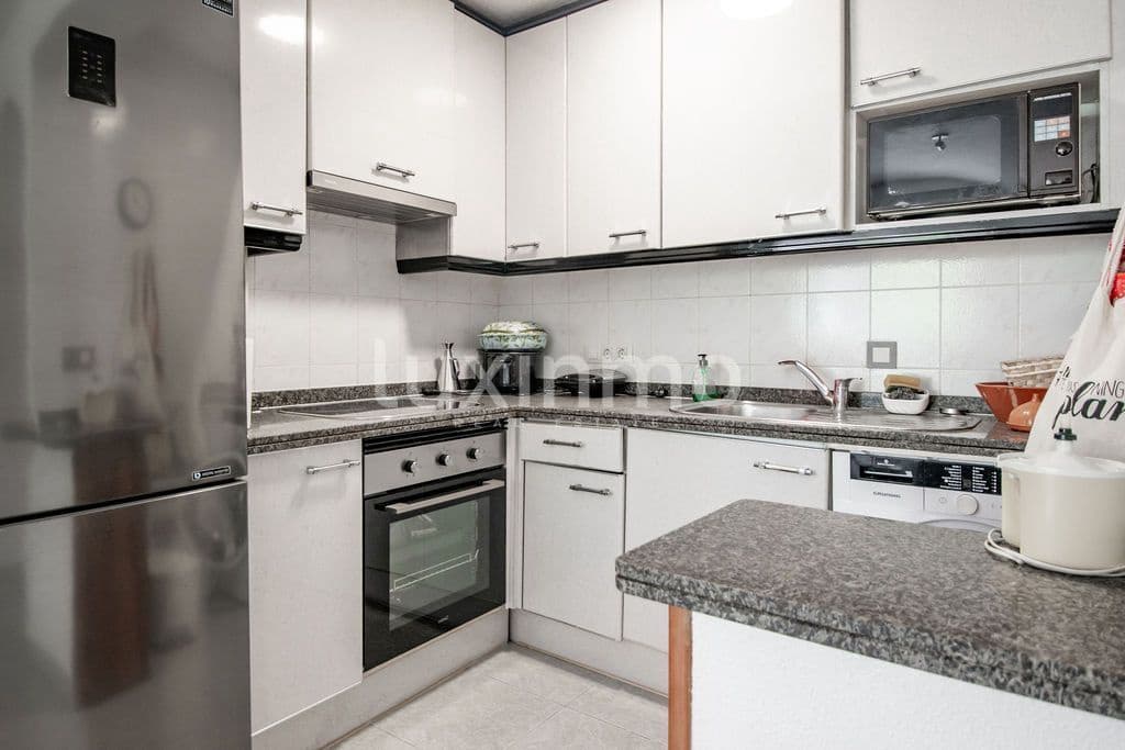 2 bedroom Apartment for rent in Benidorm with garage - € 950 (Ref: 10016867)