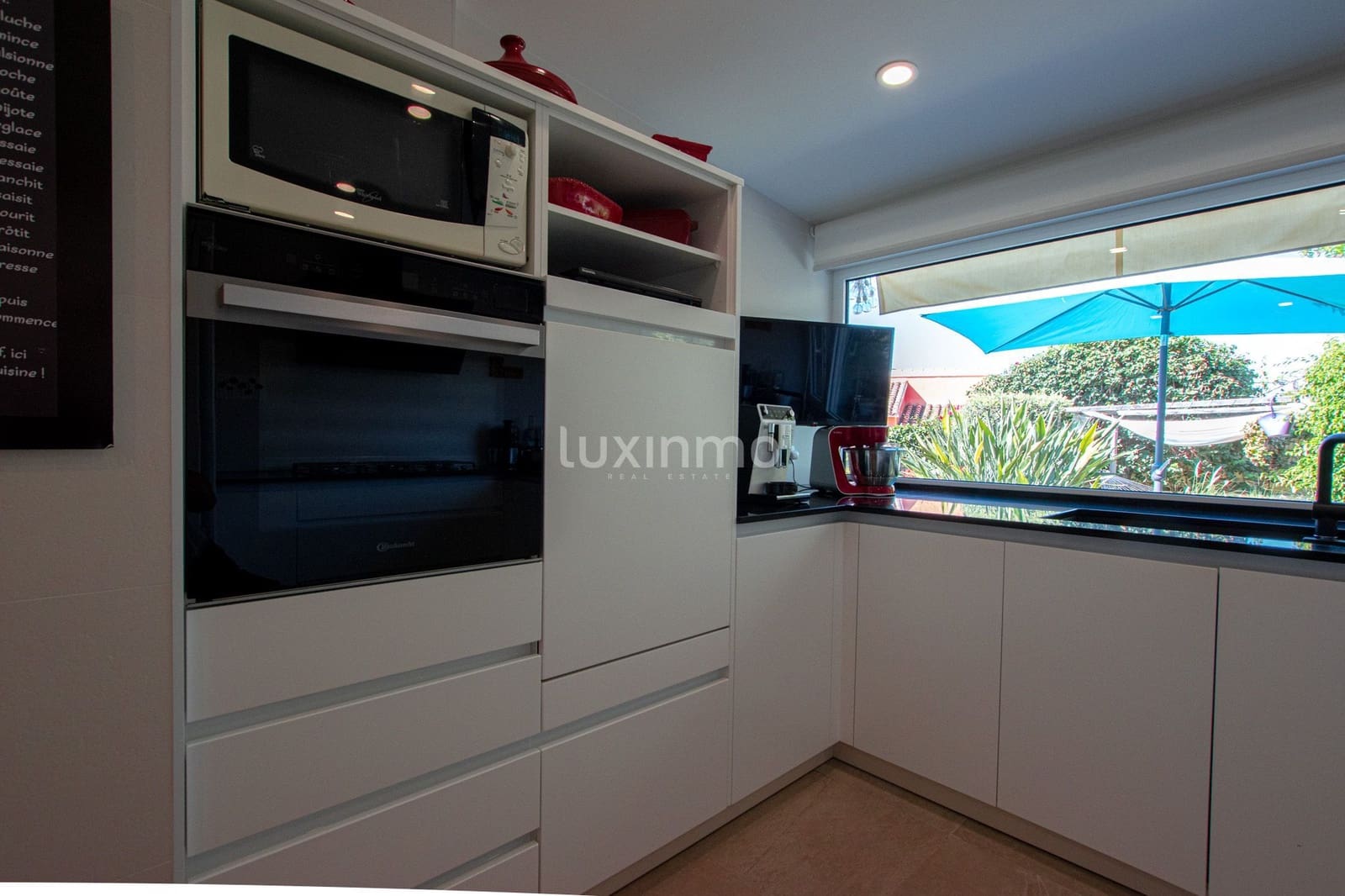 4 bedroom Villa for sale in Calpe / Calp with pool garage - € 900,000 (Ref: 10019406)