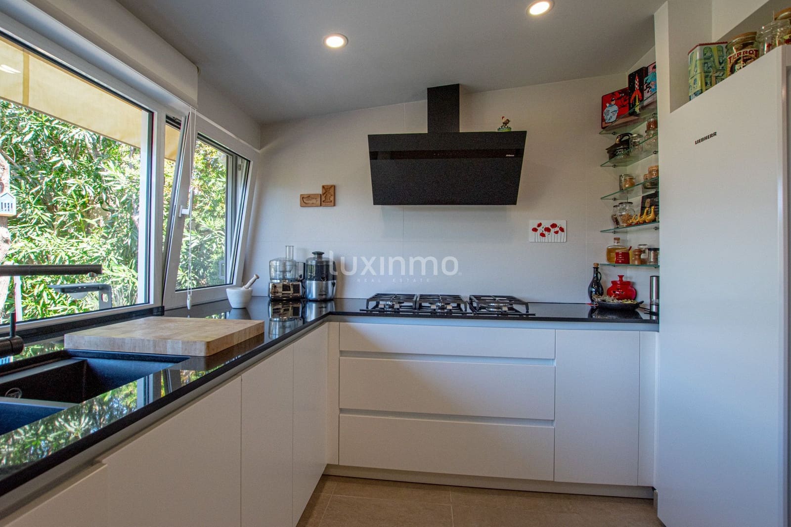 4 bedroom Villa for sale in Calpe / Calp with pool garage - € 900,000 (Ref: 10019406)