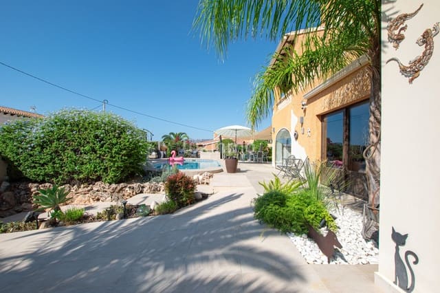 4 soveværelse Villa til salg i Calpe / Calp med swimmingpool garage - € 900.000 (Ref: 10019406)