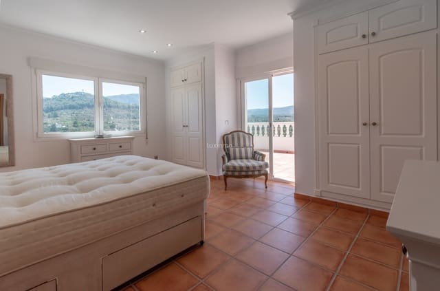 4 bedroom Villa for sale in Calpe / Calp with pool garage - € 995,000 (Ref: 10019573)